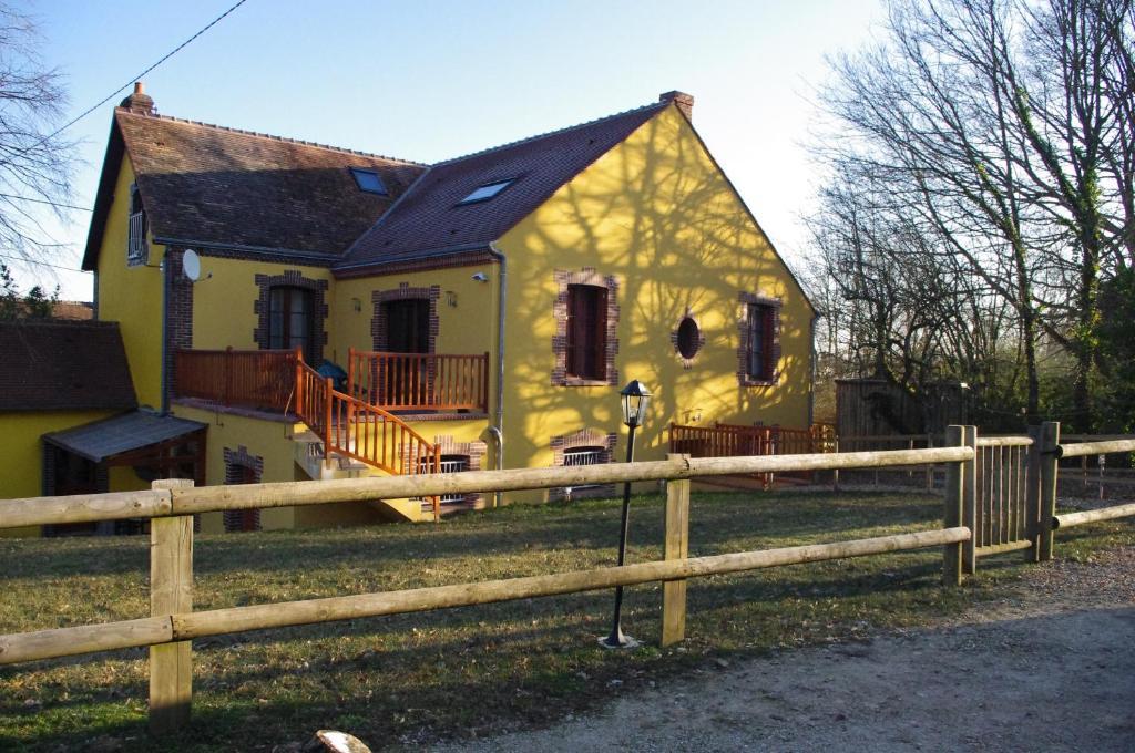 Logis-Hotel Restaurant Auberge Les Vallees Du Perche Vichères Kültér fotó