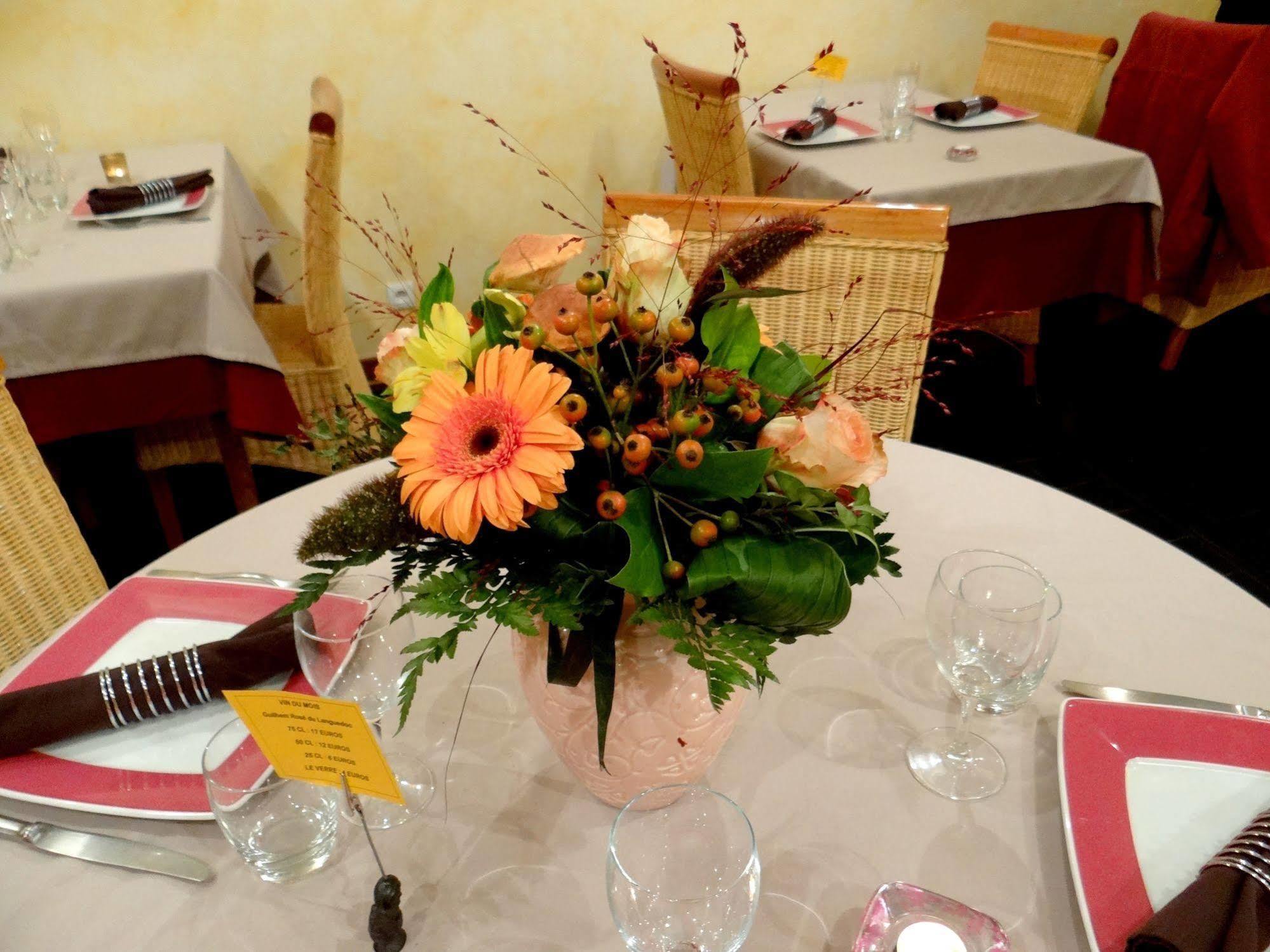 Logis-Hotel Restaurant Auberge Les Vallees Du Perche Vichères Kültér fotó
